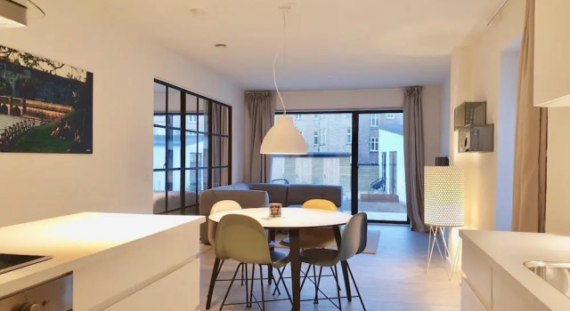 Апартаменты Fantastic Apartment w French Balcony