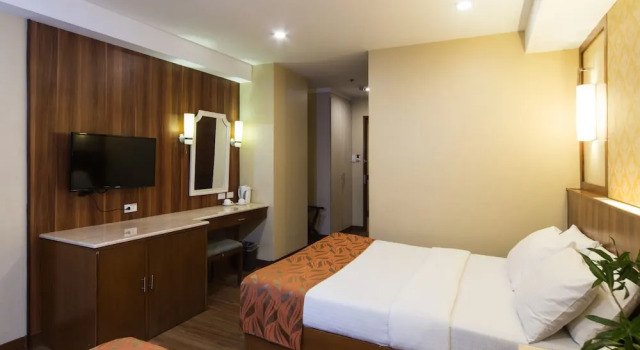 Трёхместный номер Deluxe c 1 комнатой с балконом Hotel Veniz Burnham