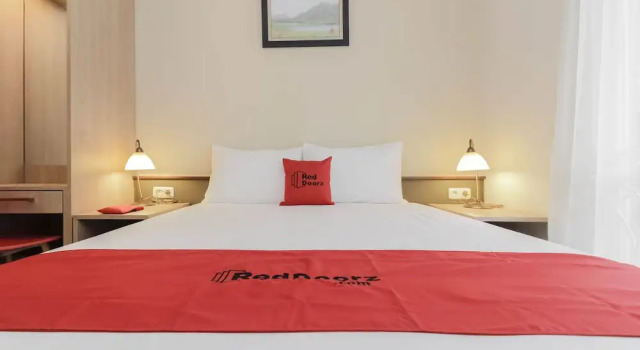 Executive room RedDoorz Syariah Plus @ Jatibening