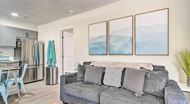 Well-appointed Madeira Beach Condo w/ Patio!, Забронировать Апартаменты/квартира Апартаменты Мадейра-Бич, рядом с The Church by the Sea, Апартаменты/квартира