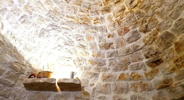 Коттедж c 1 комнатой с видом на сад Trullo Madia with Shared Hot Tub in Nature