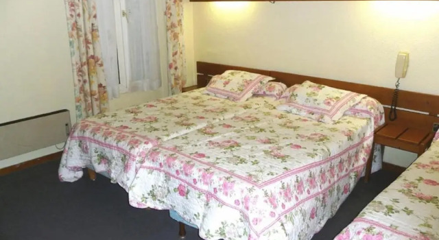 Трёхместный номер Standard Nouvel Hotel Paris 18
