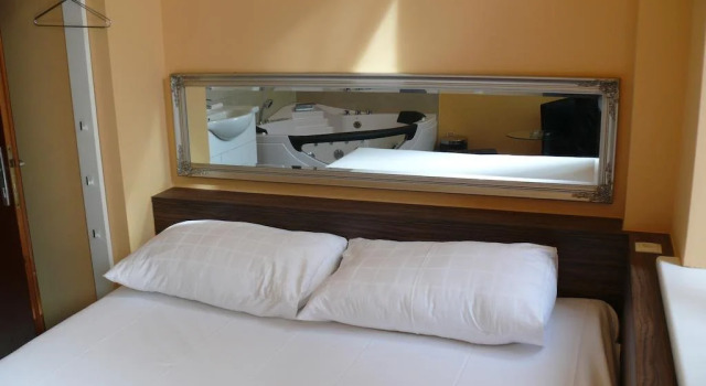 Early Bird Hotel