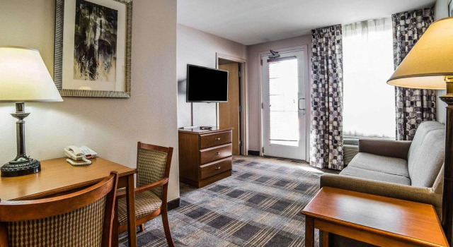 Четырёхместный люкс MainStay Suites Casper