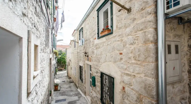 Domus "ANNO 1881"
