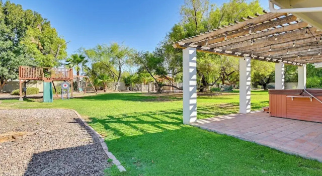 Коттедж Family Gem in Paradise Valley: Hot Tub, Large Yard