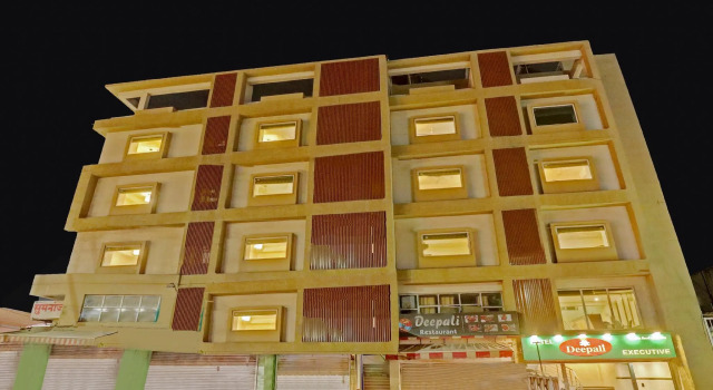 Hotel Deepali Executive, Забронировать Отель Отели штата Махараштры 3 звезды, 3*