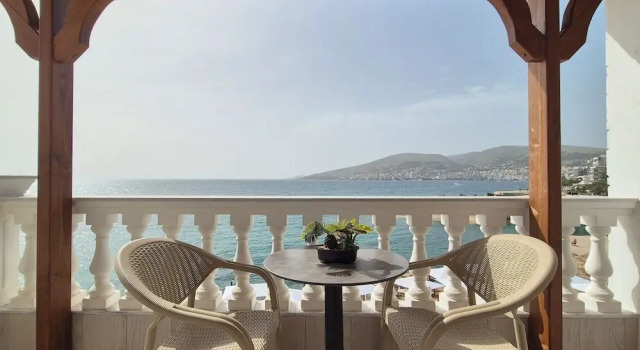 Luksusowy dwuosobowy pokój i balkonem i z widokiem na morze ORCHIDS Hotel