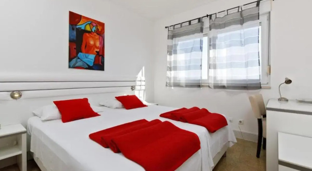 Beautiful Apartments With a Balcony Next to the Beach, Prenota Appartamento Hotel a Croatian Islands con piscina, Piscina