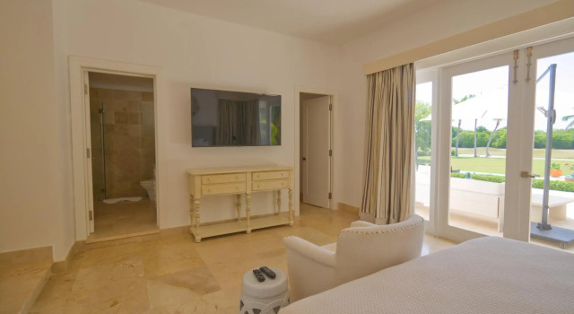 Fantastic 8-bedroom Golf-front Mansion Near the Beach, Prenota Hotel Cap Cana Punta Cana