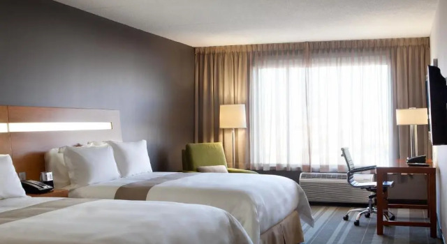 Четырёхместный номер Superior Novotel Toronto Vaughan Centre