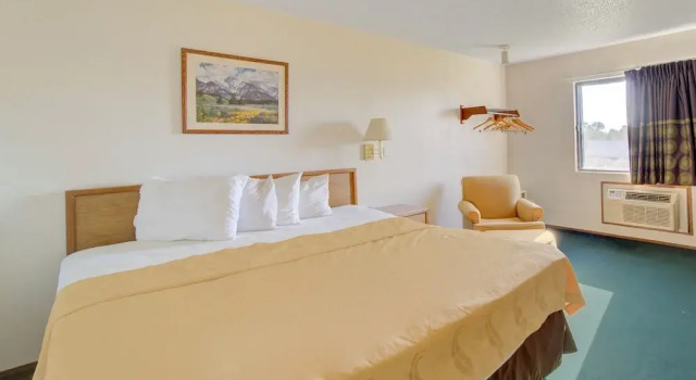 Двухместный номер Capital O Amerihost Inn and Suites Kingdom City Hwy 54 MO