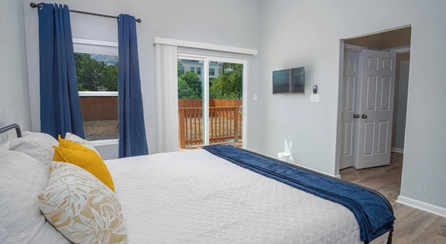 Коттедж Seize the Moment! 4br/3ba Gem w/ Downtown Views!