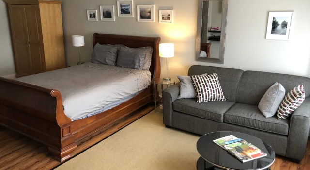Четырёхместный номер Comfort с красивым видом из окна Merrickville Guest Suites