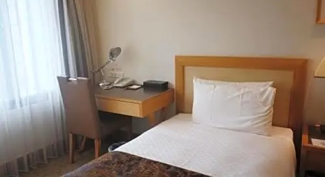 Трёхместный номер Standard Golden China Hotel