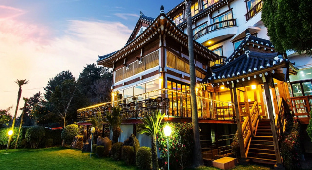 Jeju Hanok Hotel Hallagung