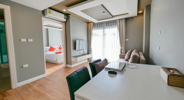 Люкс с видом на бассейн Wisdom Hotel & Residence