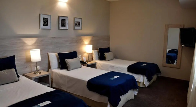 Трёхместный номер Standard Hotel Tower Inn & Suites