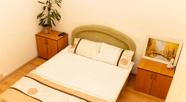 Біля цирку (Near the circus), Prenota Hotel Leopoli Lviv