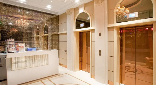 Кровать в общем номере Harbour Bay Hotel