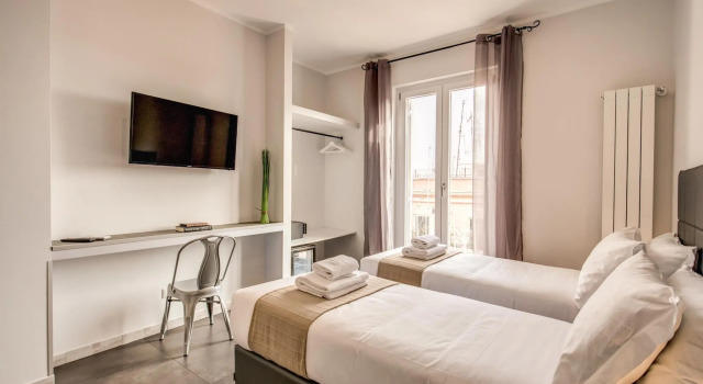 Трёхместный номер Standard с балконом Floor 6 Boutique Rooms by DOT Suites