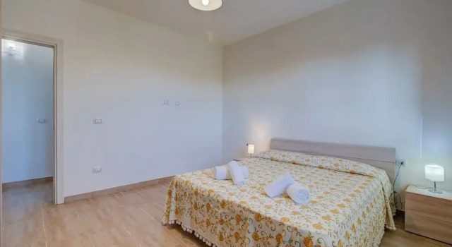 Le Bianche Apt 2 with Garden near The Sea, Book Apartment Manduria Salento