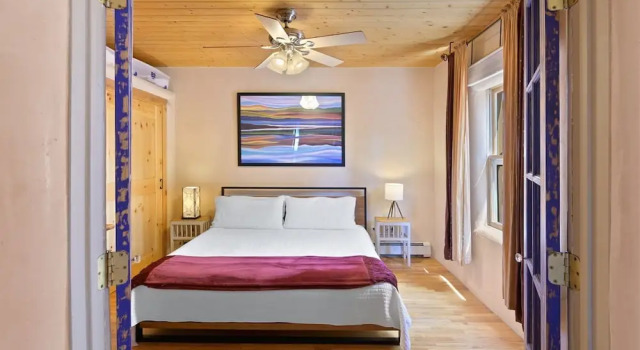Casa Intima - Downtown Adobe, Walk to Plaza and Railyard, Kiva Fireplace, Large Enclosed Yard, Varaa Lomakoti Santa Fe New Mexico