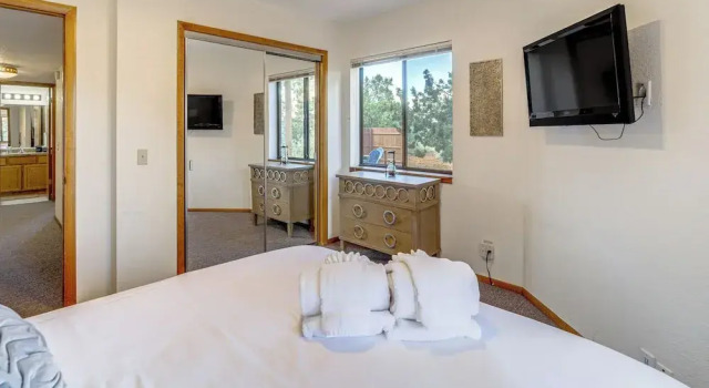 2 Mi to Uptown Sedona: Home w/ Hot Tub & Fire Pit!