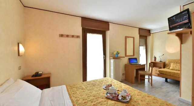 Трёхместный номер Standard с балконом Hotel Bijou