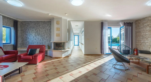 Newly built stone villa Mia with garden and pool, Rezervovat Vila Chaty v Farini, Chalupa