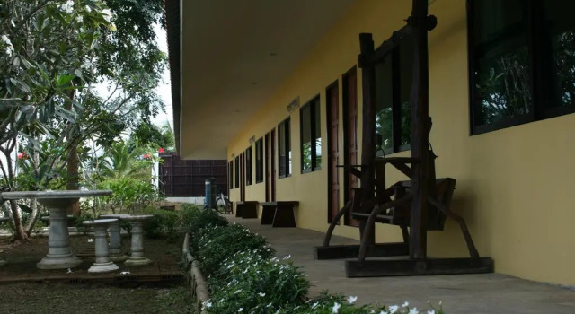 Ban Phraya Lanna Rimnam, Book Hotel Muang Kham Thailand