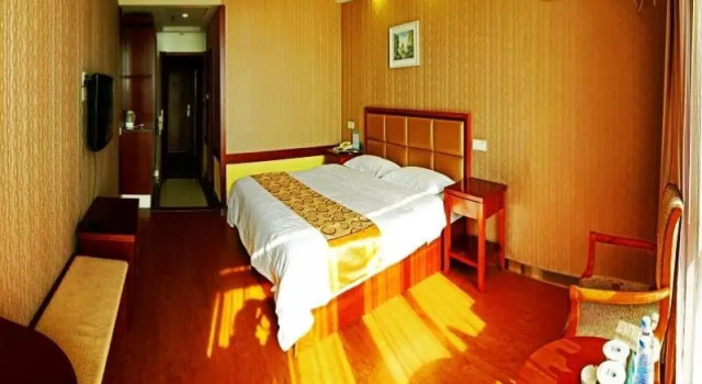 Номер Standard с видом на горы GreenTree Inn Nantong Development Zone Central Avenue Hotel