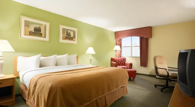 Номер Standard Travelodge by Wyndham Sturgis