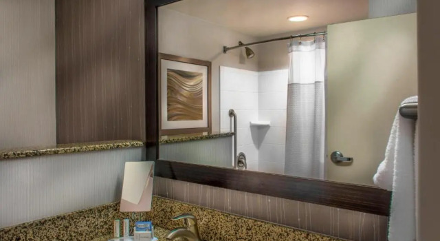 Номер Standard Courtyard Greensboro Airport