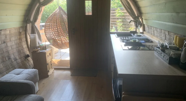 Апартаменты Cosy Escape Heated Luxury pod With hot tub
