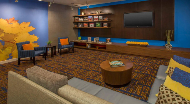 Courtyard by Marriott Cleveland Beachwood, Забронировать Отель Отели Бичвуд с завтраком, рядом с Центр еврейского наследия имени Мальца, Завтраки