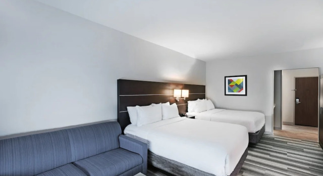 Четырёхместный люкс Holiday Inn Express & Suites - Coffeyville by IHG