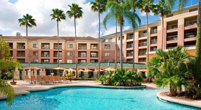 Четырёхместный номер Standard с видом на бассейн Courtyard, Lake Buena Vista, Orlando Marriott Village