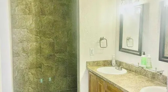 XL Fully Loaded 4Br 3BA Close to Beach & Downtown, Забронировать Отель Отели Форт-Лодердейл с парковкой, Парковка