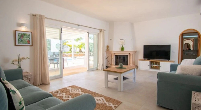 Коттедж Pomba Beautifully Renovated With Heated Pool