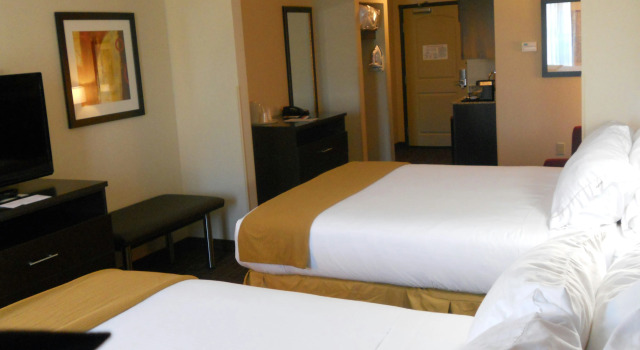 Holiday Inn Express & Suites Greensburg by IHG, Prenota Hotel Greensburg 