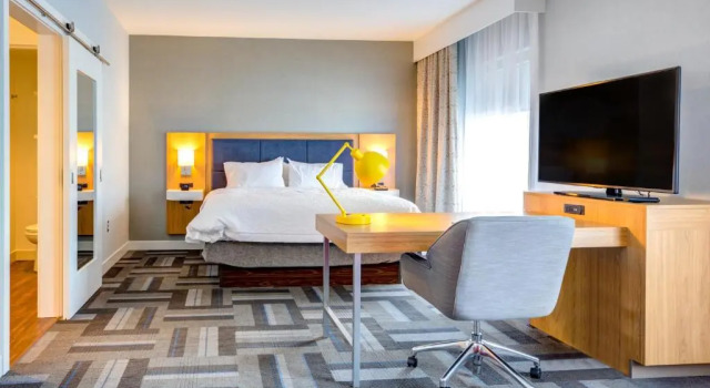 Люкс Hampton Inn & Suites Boston/Waltham