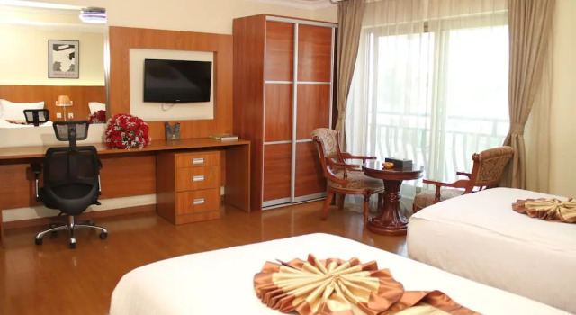 Двухместный номер Standard с видом на бассейн Emmad Furnished Hotel