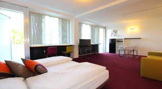 Студия College Garden Hotel