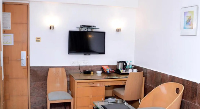Номер Executive Ramee Guestline Hotel Khar