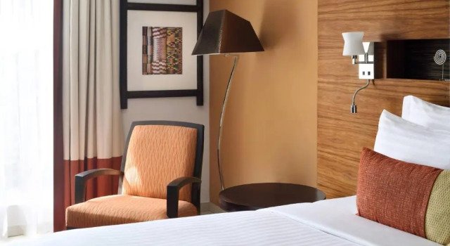 Четырёхместный клубный номер Standard Accra Marriott Hotel