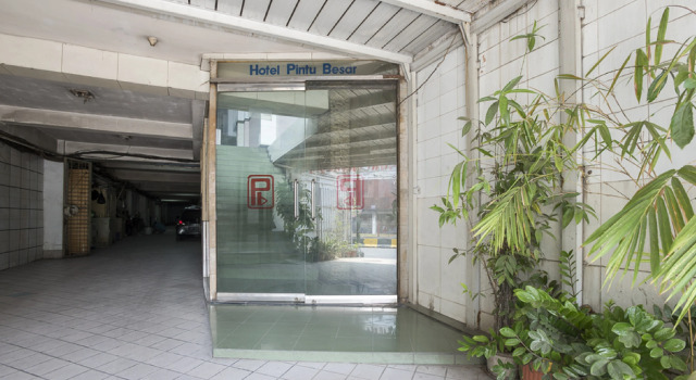 RedDoorz Plus near Jakarta Kota Station, Забронировать Отель Отели Джакарты 3 звезды, рядом с Glodok Market, 3*