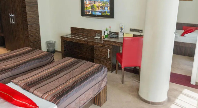 Семейный люкс с 2 комнатами EA Hotel Crystal Palace