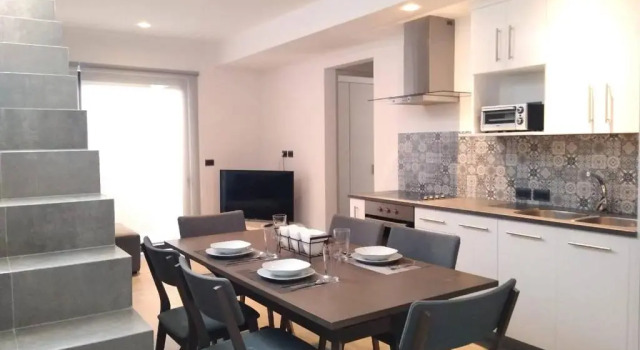 Коттедж Private Roof w Plunge Pool, Brand New 2 Br Penthouse for 6 sleeps