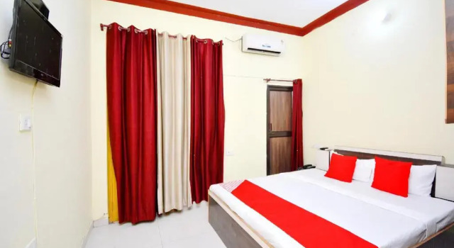 White House By OYO Rooms, Varaa Hotelli Hotellit Punjab pysäköinnillä, Pysäköinti